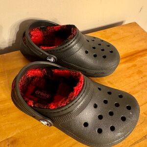 CROCS Kids Black and Red Fleece lined